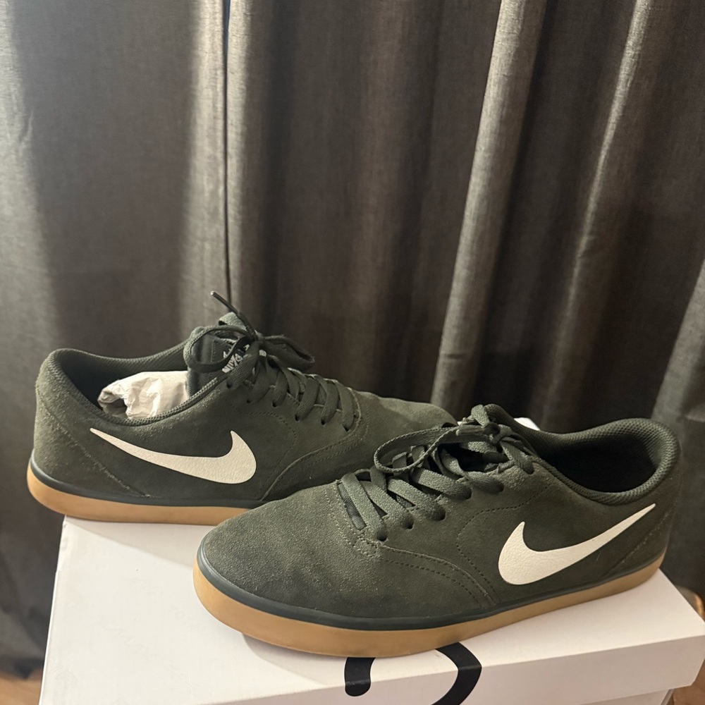 NIKE skateboard shoes size 9 1/2